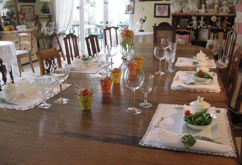 تختخواب و صبحانه Le Clos Des 4 Saisons