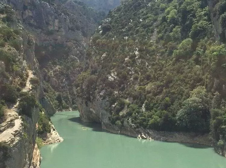 تختخواب و صبحانه Les Cigales