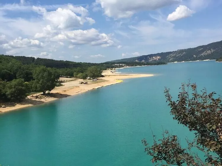 تختخواب و صبحانه Les Cigales