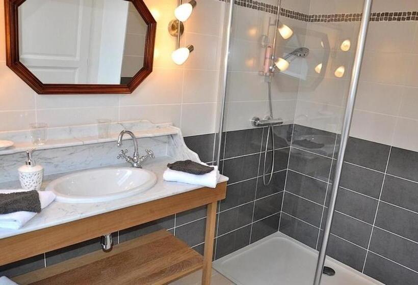 تختخواب و صبحانه Manoir De Kerangosquer