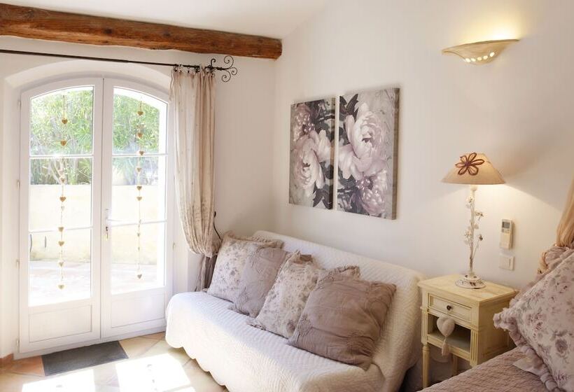 تختخواب و صبحانه Parfum De Roses