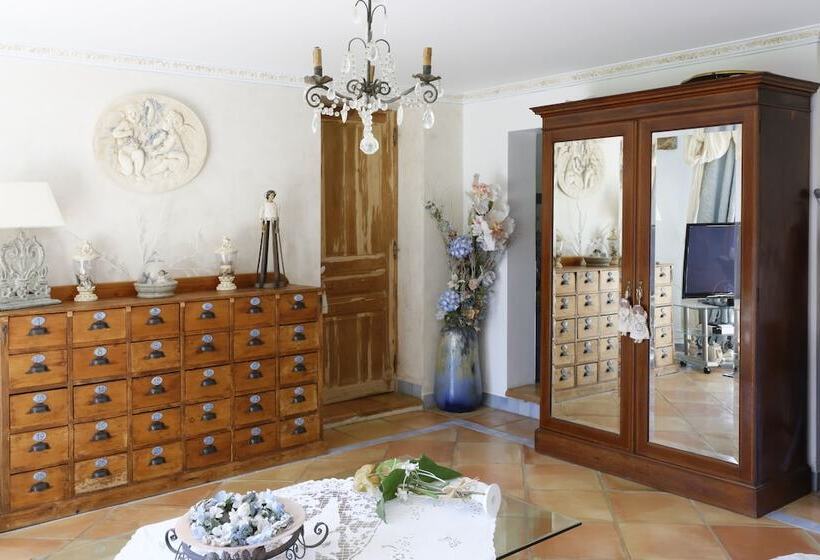 تختخواب و صبحانه Parfum De Roses