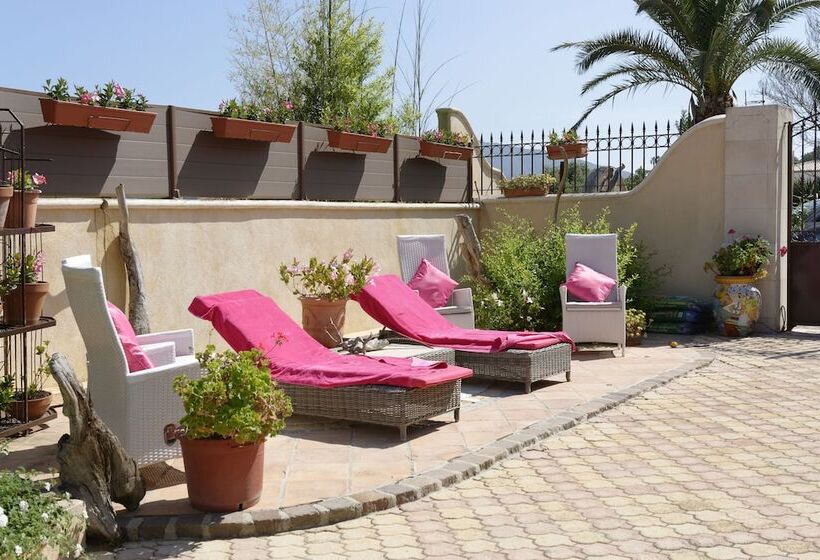 تختخواب و صبحانه Parfum De Roses