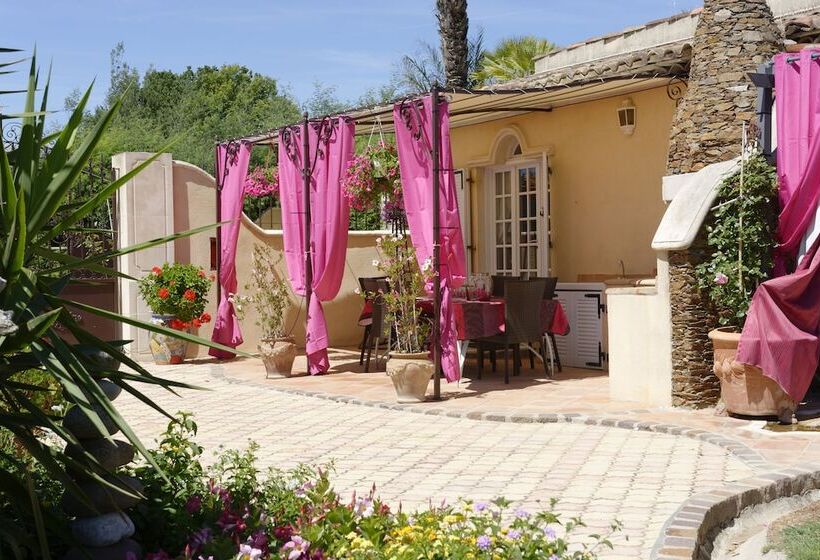 تختخواب و صبحانه Parfum De Roses