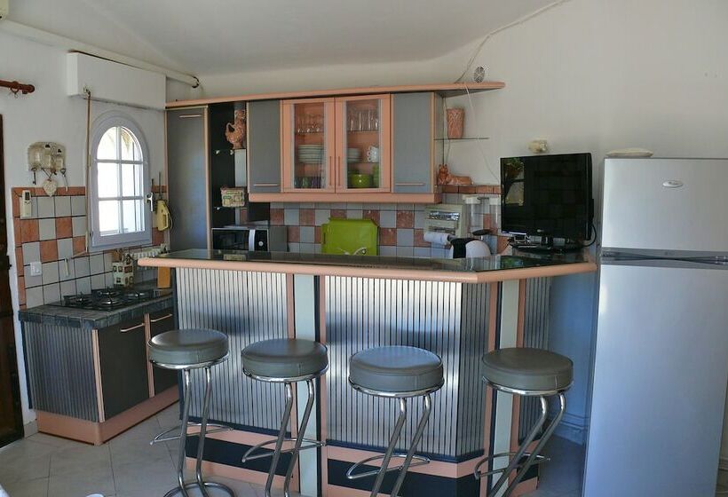 تختخواب و صبحانه Parfum De Roses