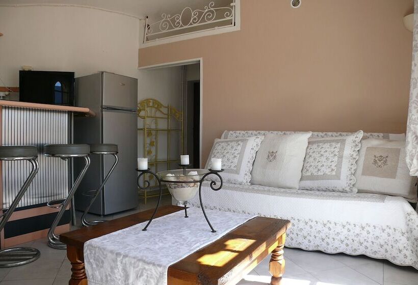 تختخواب و صبحانه Parfum De Roses