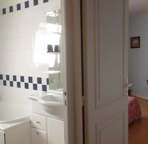 ベッドアンドブレックファースト Une Chambre En Ville
