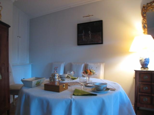 تختخواب و صبحانه Une Chambre En Ville