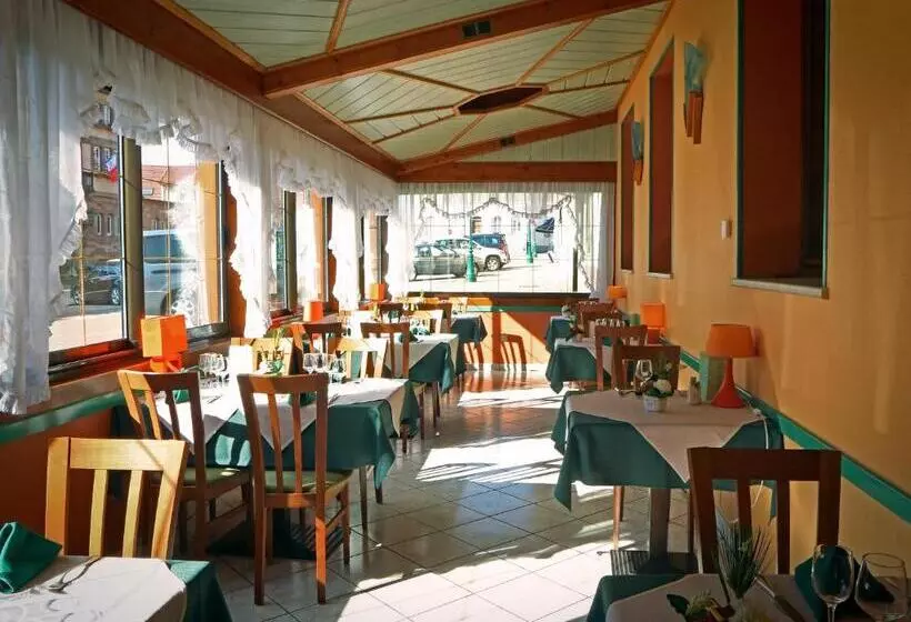 Hotelli Logis Hôtel Restaurant Hostellerie De L étoile