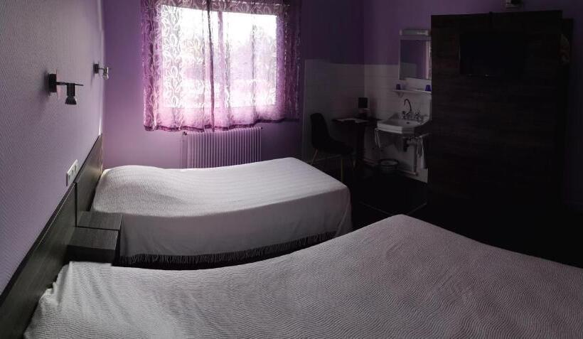 Отель Hôtel Bar Des Arènes