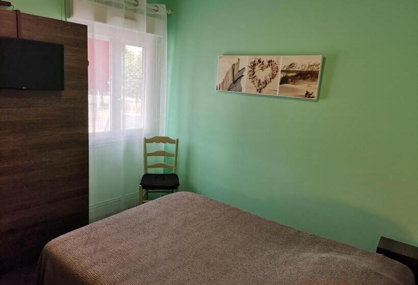 Отель Hôtel Bar Des Arènes