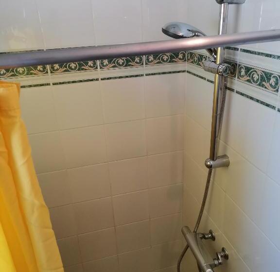 Отель Hôtel Bar Des Arènes