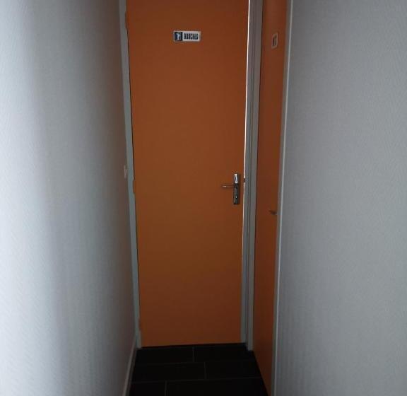 Отель Hôtel Bar Des Arènes