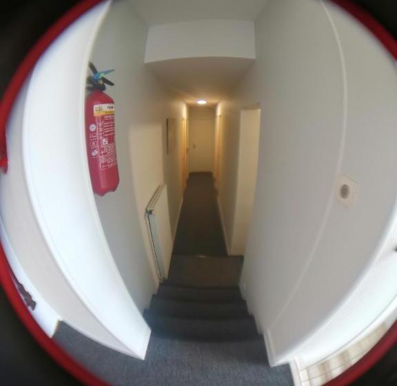 Отель Hôtel Bar Des Arènes