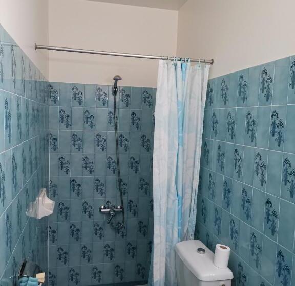 Отель Hôtel Bar Des Arènes