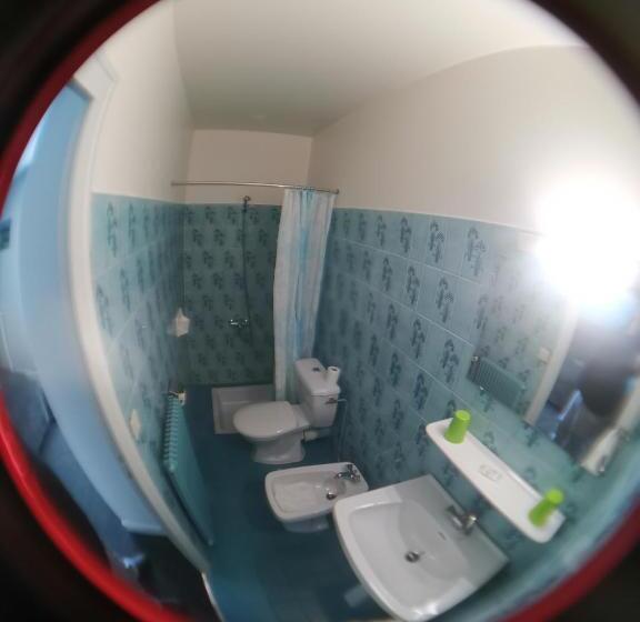 Отель Hôtel Bar Des Arènes