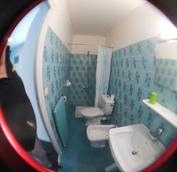 Отель Hôtel Bar Des Arènes