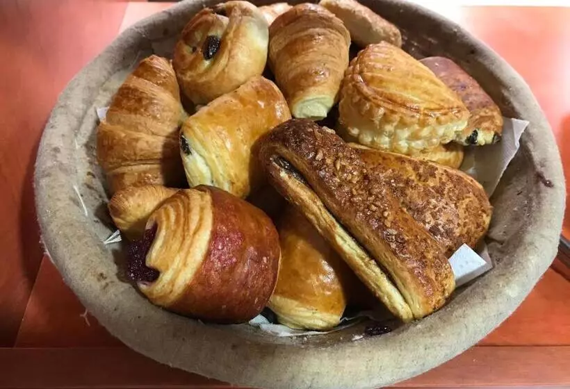 ホテル Kyriad Dol De Bretagne