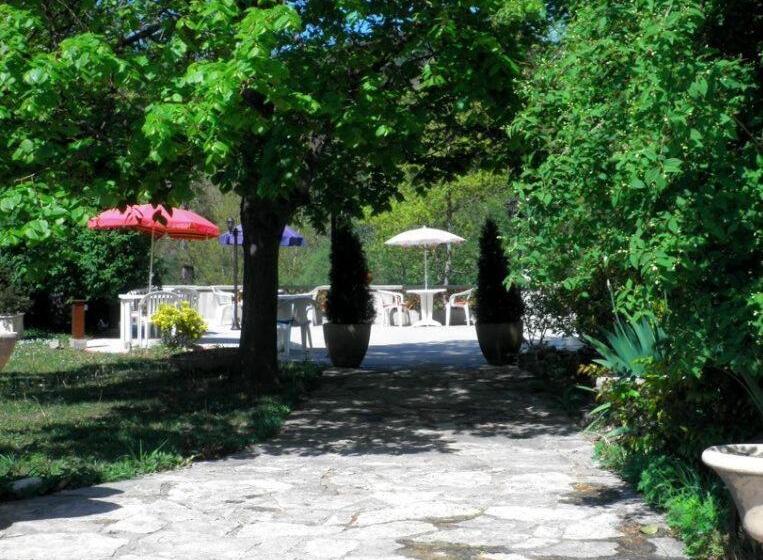 Отель La Pierre Lys