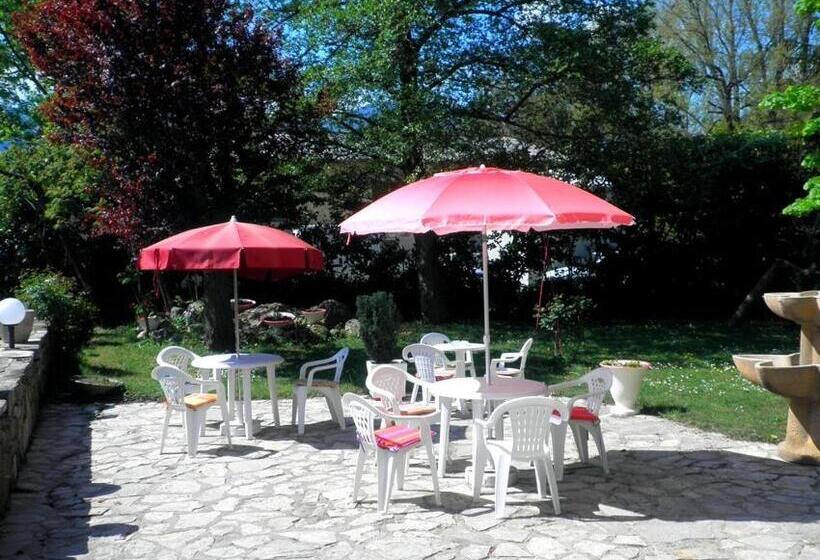 Отель La Pierre Lys