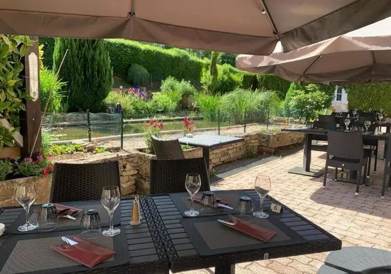 Hotelli Logis Hôtel Le Moulin De La Coudre