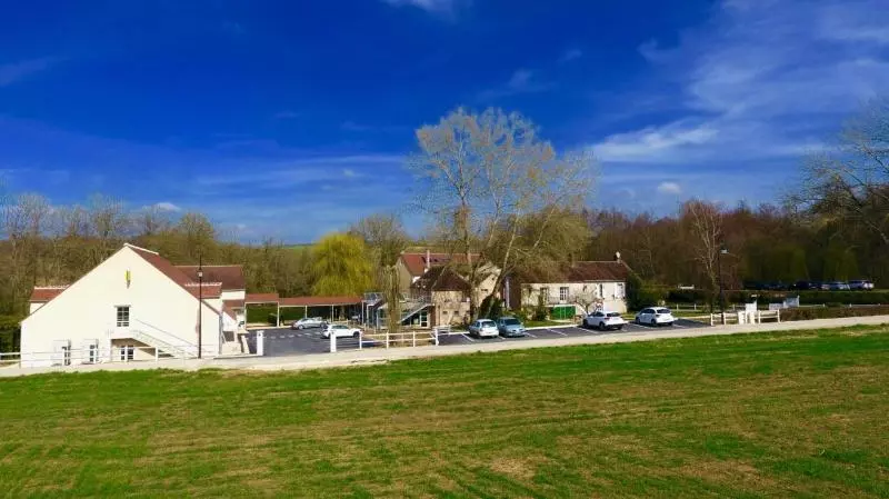 Hotelli Logis Hôtel Le Moulin De La Coudre