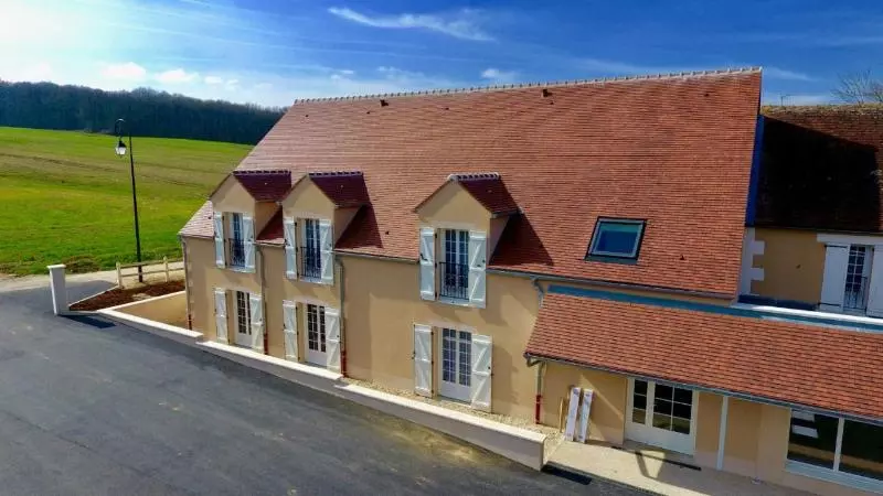Hotelli Logis Hôtel Le Moulin De La Coudre