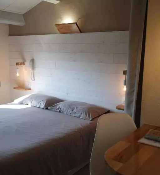 Logis Hotel L  Auberge D Uzes