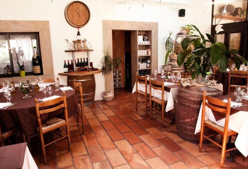 Общежитие Logis Hotel L  Auberge D Uzes