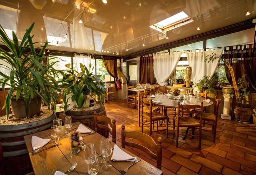 Общежитие Logis Hotel L  Auberge D Uzes