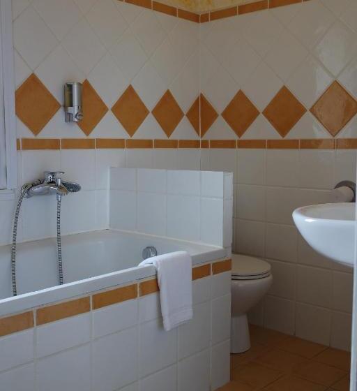 Общежитие Logis Hotel L  Auberge D Uzes