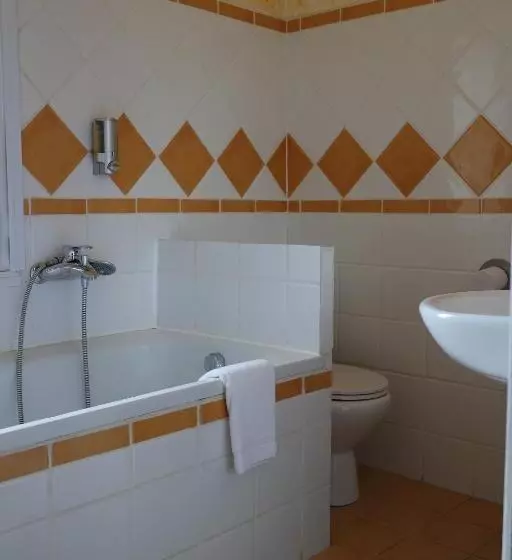 Logis Hotel L  Auberge D Uzes