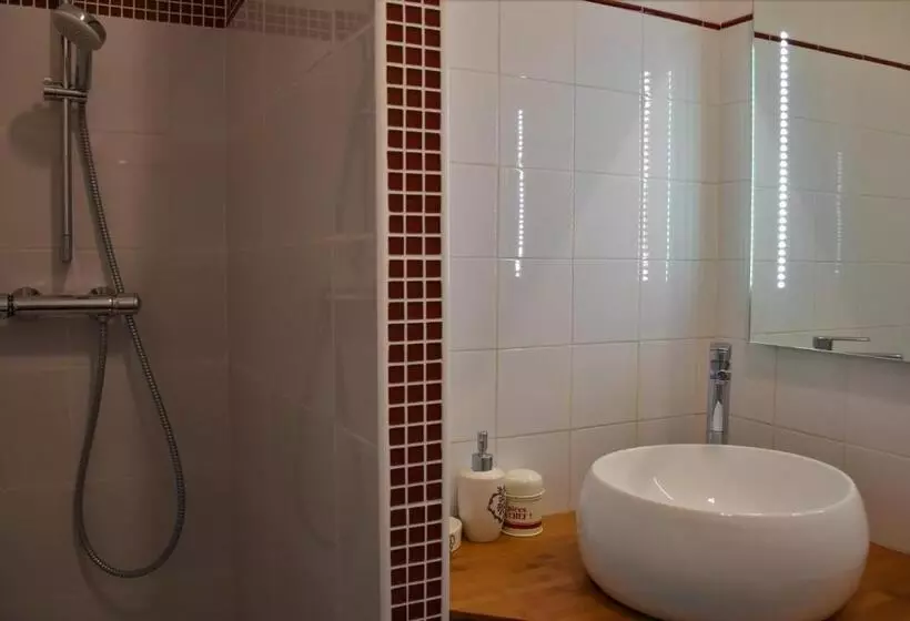 Aamiaismajoitus (B&B) Chambres D Hôtes   Dîners   Piscine   Centre Ville Bergerac 5km   Domaine De Bellevue Cottage