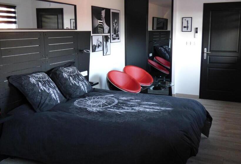 민박 La Colline Aux Yeux Doubs