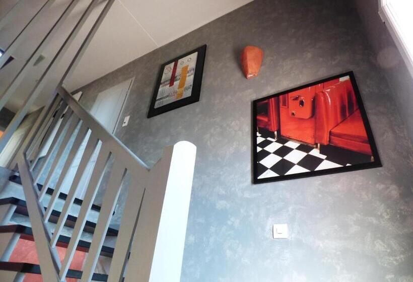 민박 La Colline Aux Yeux Doubs