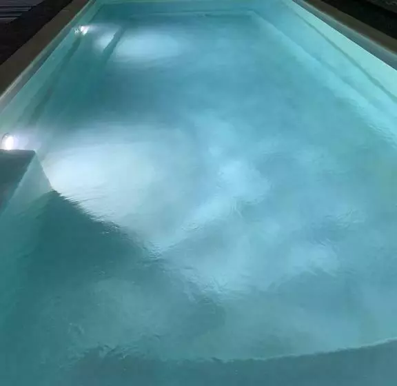 تختخواب و صبحانه La Metairie Du Vauhariot   Chambre Ou Lodge   Piscine Chauffée   Vue Mer Et Mont Saint Michel   Gr34