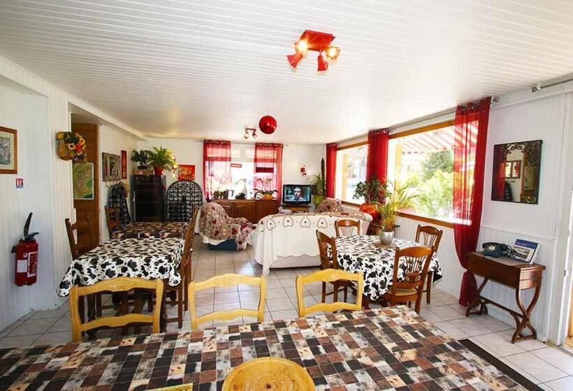 تختخواب و صبحانه Pension Saint Antoine