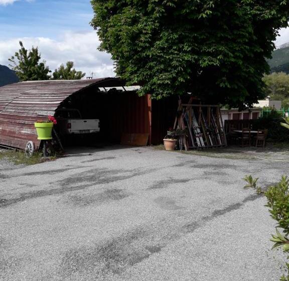 تختخواب و صبحانه Pension Saint Antoine