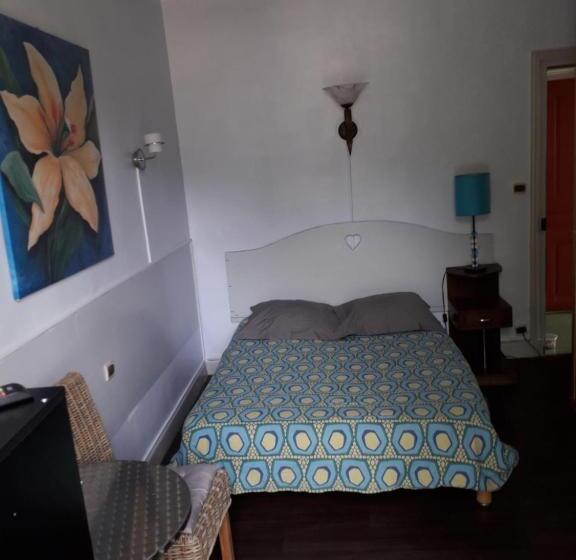 تختخواب و صبحانه Pension Saint Antoine