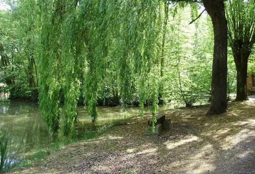 Hotelli Auberge Du Bord Des Eaux Demi Pension Assurée Sur Réservation