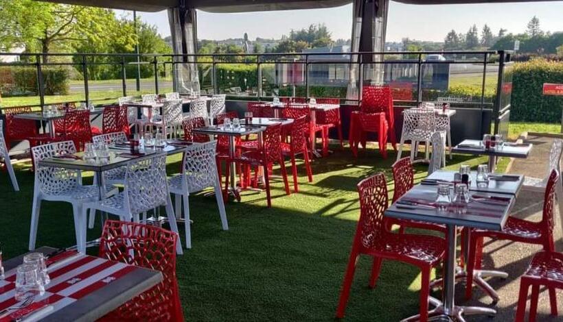 בית מלון כפרי Contact Hôtel Fontenay Le Comte