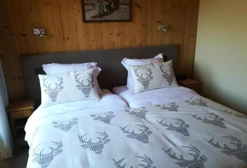 هتل Hôtel Chalet Les Ecureuils Restaurant, Sauna & Spa Garage