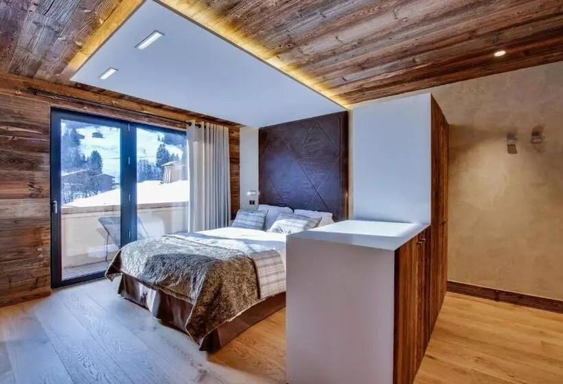 هتل Hôtel Chalet Les Ecureuils Restaurant, Sauna & Spa Garage