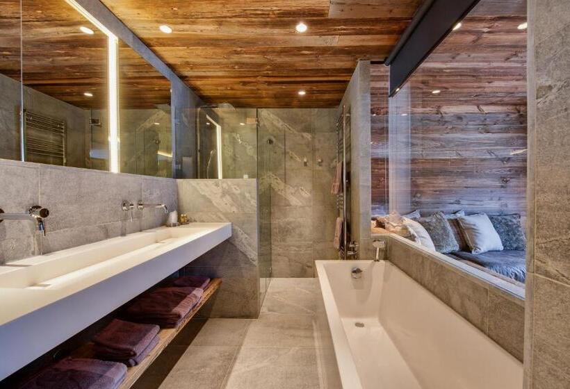 호텔 Hôtel Chalet Les Ecureuils Restaurant, Sauna & Spa Garage