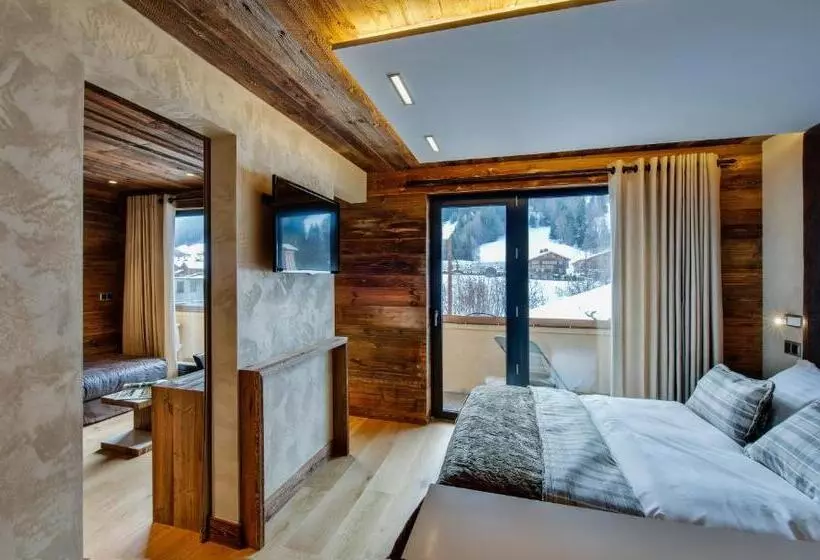 هتل Hôtel Chalet Les Ecureuils Restaurant, Sauna & Spa Garage