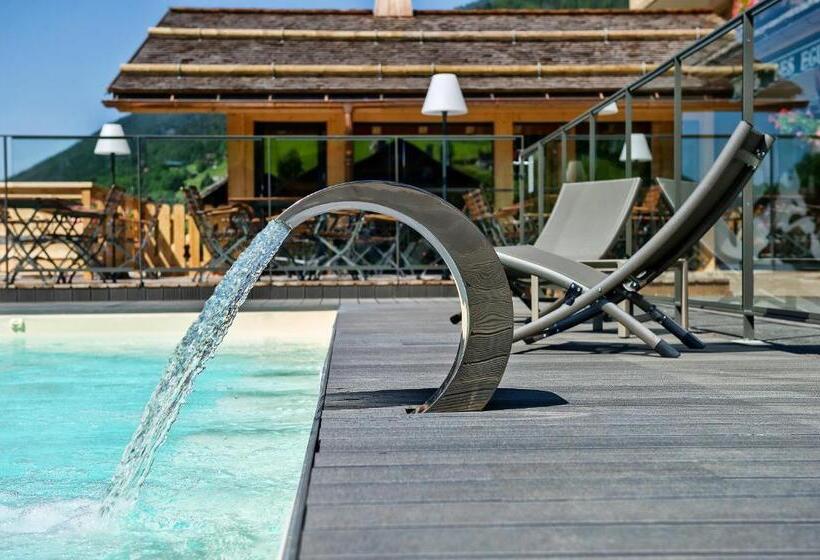 호텔 Hôtel Chalet Les Ecureuils Restaurant, Sauna & Spa Garage