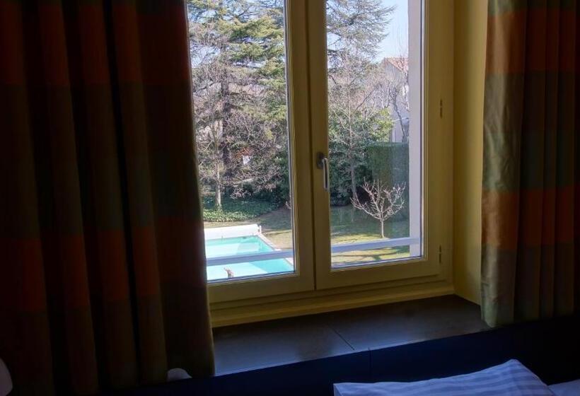 ホテル Hôtel De Charme L'orée Du Parc