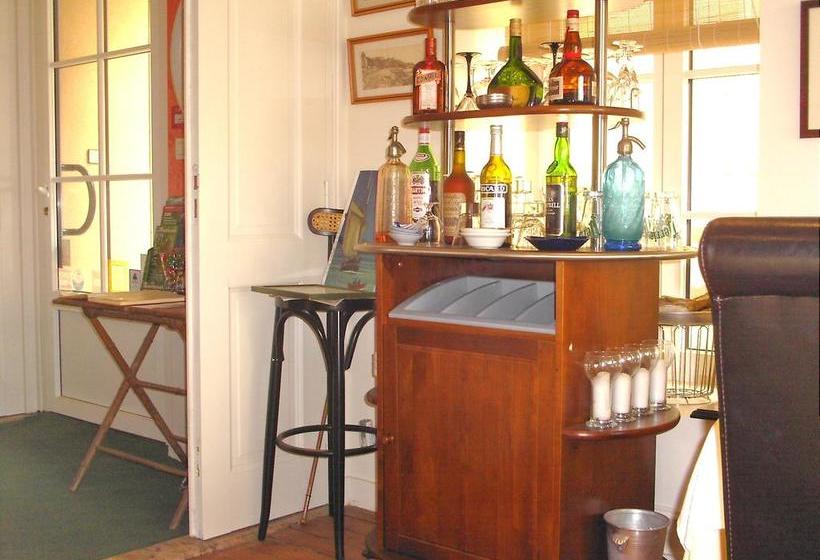 בית מלון כפרי Hôtel Duguaytrouin