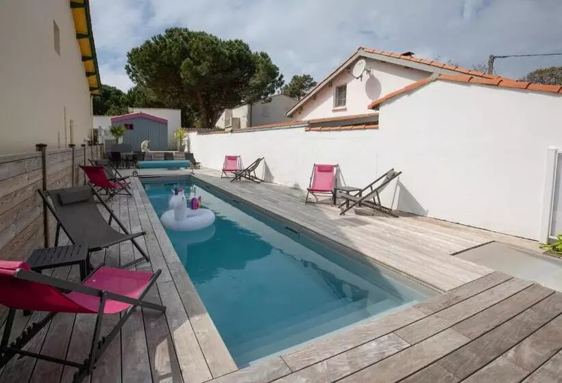ホテル Hôtel Le Nautile