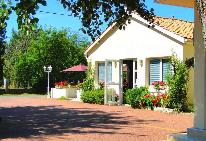 ホテル Hôtel Le Nautile